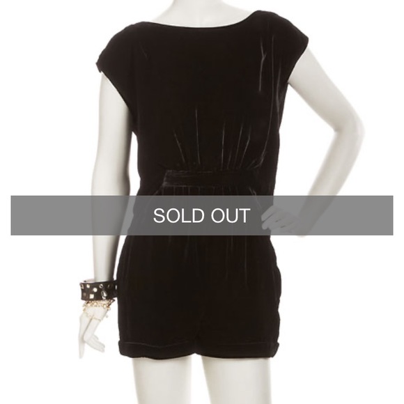 BCBG black velvet romper sz l - Picture 1 of 4